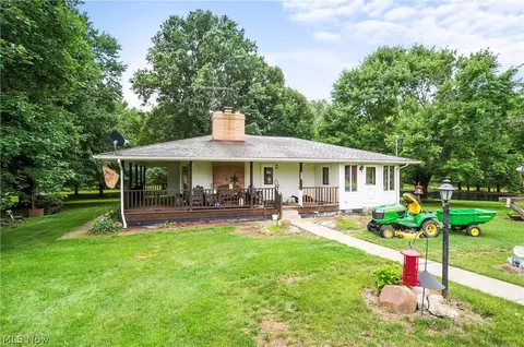 8264 Cook Rd, Berlin Center, OH 44401