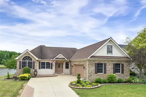 27309 Maurer Dr, Olmsted Twp, OH 44138