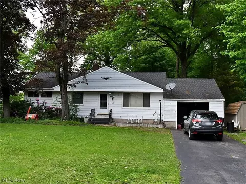4407 Maryellen Dr, Vienna, OH 44473