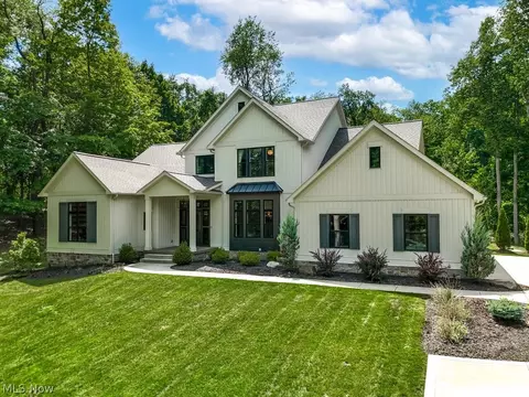 3040 Lander Rd, Pepper Pike, OH 44124