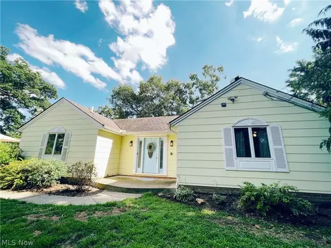 5804 Hills And Dales Rd NW, Canton, OH 44708