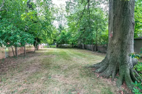 Exterior - 2051 E 226th St, Euclid, OH 44117 photo 6 of 7