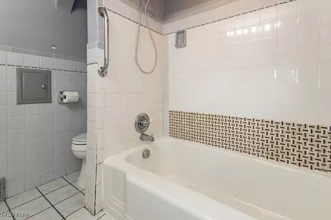 Bath - 2051 E 226th St, Euclid, OH 44117 photo 5 of 5
