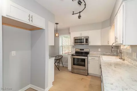Kitchen - 2051 E 226th St, Euclid, OH 44117 photo 3 of 4