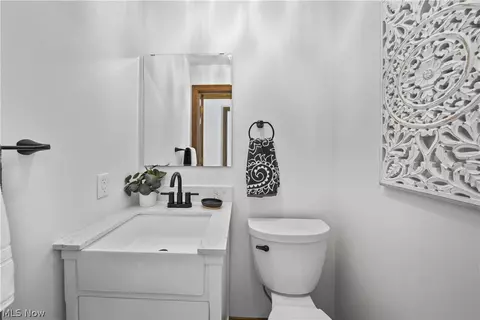 Bath - 7231 Stow Rd, Hudson, OH 44236 photo 5 of 7
