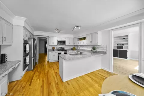 Kitchen - 7231 Stow Rd, Hudson, OH 44236 photo 3 of 4