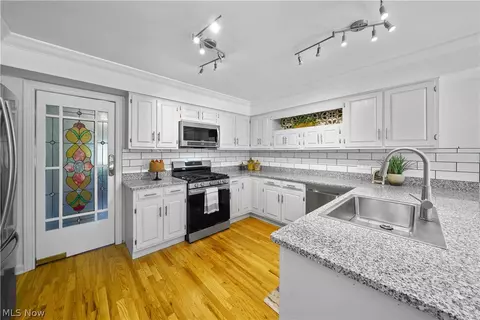 Kitchen - 7231 Stow Rd, Hudson, OH 44236 photo 2 of 4