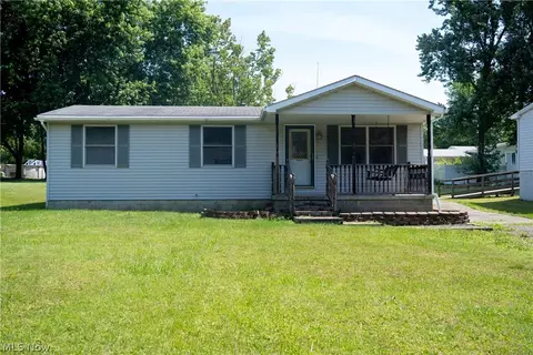 1761 Dumont Dr, Mineral Ridge, OH 44440