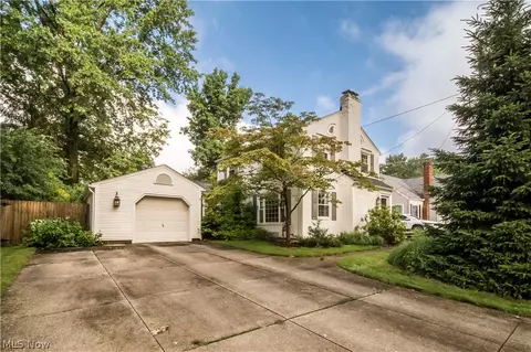 110 Goodhue Dr, Akron, OH 44313