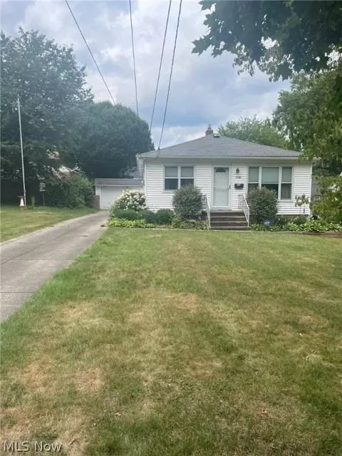 5166 Whitethorn Blvd, North Olmsted, OH 44070