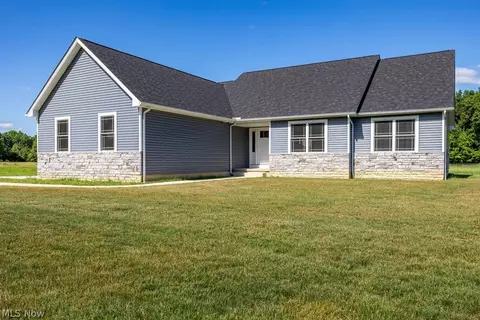 18748 Mennell Rd, Grafton, OH 44044