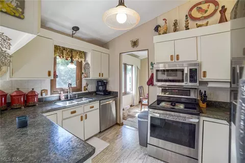 164 Burns Rd, Elyria, OH 44035 photo 9