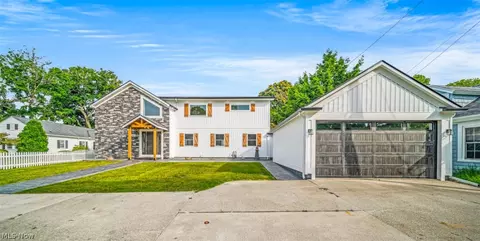 4437 Shore Dr, Ashtabula, OH 44004