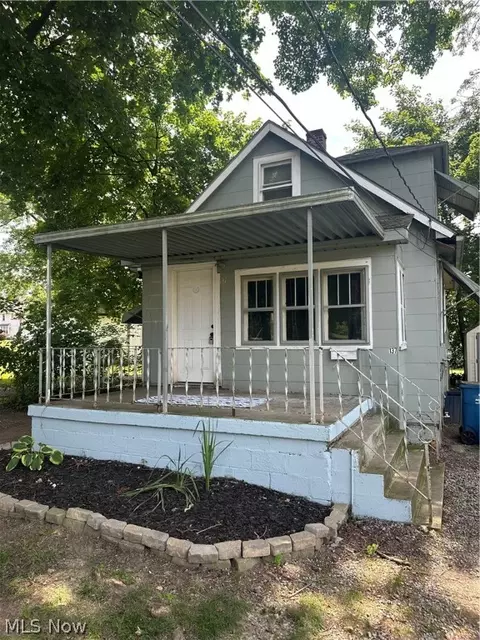 137 Olive St, Girard, OH 44420