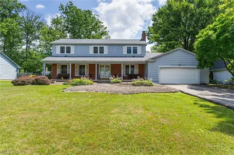 5463 Sampson Dr, Girard, OH 44420