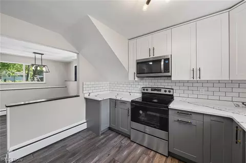 Kitchen - 191 Maplelawn Dr, Berea, OH 44017 photo 3 of 3