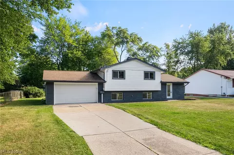 191 Maplelawn Dr, Berea, OH 44017