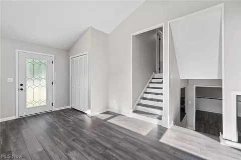 Entry Way - 191 Maplelawn Dr, Berea, OH 44017 photo 1 of 3