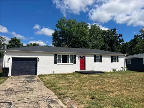 173 S Maple Dr, Mineralwells, WV 26150