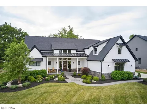2074 Lanterman Cir, Hinckley, OH 44233