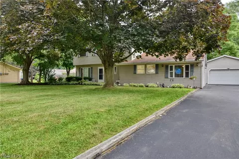 2213 Sussex Pl, Madison, OH 44057