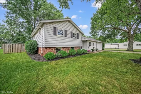 812 Rose Blvd, Highland Heights, OH 44143