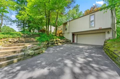265 Sawmill Run Dr, Canfield, OH 44406