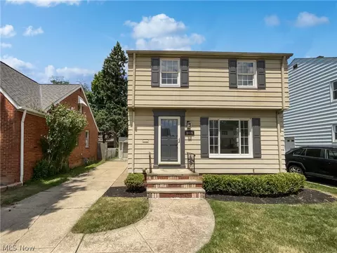 8016 Pelham Dr, Cleveland, OH 44129