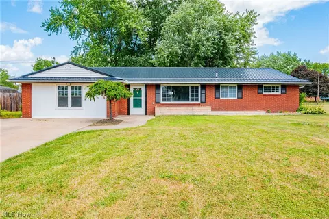 7960 Hebron Ave, Louisville, OH 44641