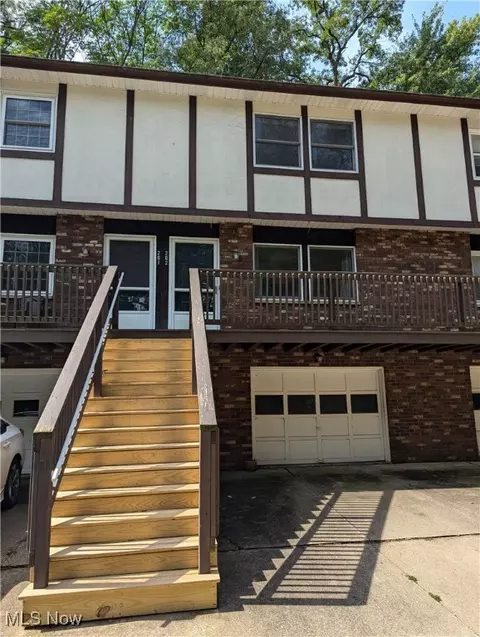 2500 Cleveland Rd #202, Wooster, OH 44691