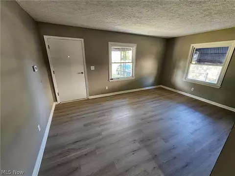 2532 E 38th St, Lorain, OH 44055 photo 3