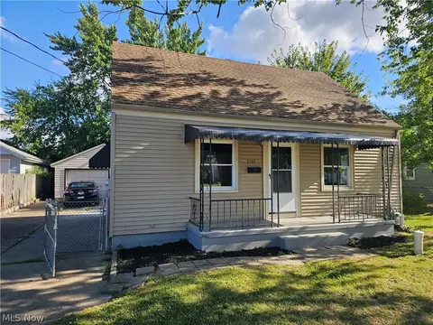 2532 E 38th St, Lorain, OH 44055 photo 2