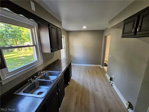 2532 E 38th St, Lorain, OH 44055 photo 12