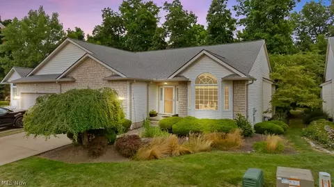 692 Ledgerock Cir, Brunswick, OH 44212