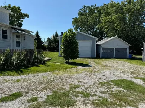Exterior - 178 S Front St, Burbank, OH 44214 photo 3 of 5
