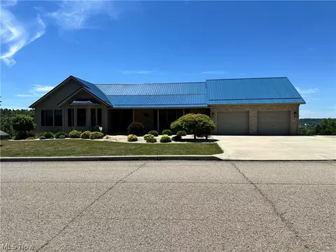 10 Kennedy Dr, Caldwell, OH 43724