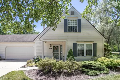 128 Marwyck Place Ln, Northfield, OH 44067