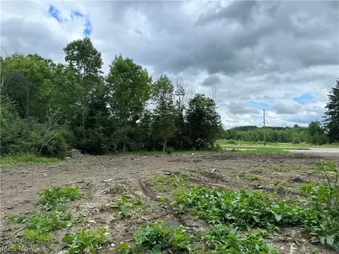12763 Main Market Rd, Garrettsville, OH 44231