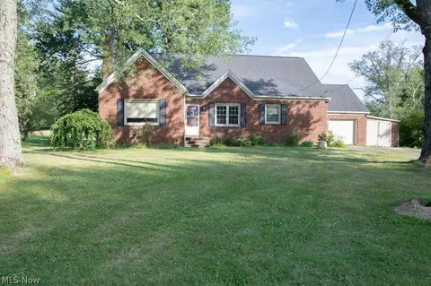 6240 Columbus Rd NE, Louisville, OH 44641