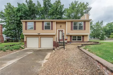 1020 Burntwood Dr, Medina, OH 44256