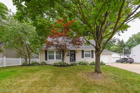 2378 Anderson Rd, Cuyahoga Falls, OH 44221
