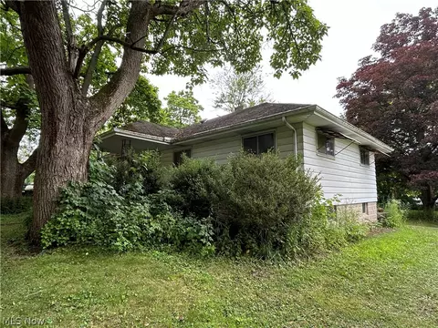42048 Wilbur St, Elyria, OH 44035 photo 2
