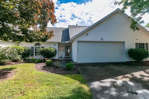 320 Harbor Ridge Ln, Fairport Harbor, OH 44077