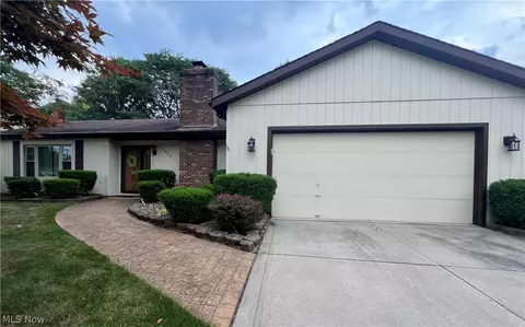 9973 S Bexley Cir, Strongsville, OH 44136