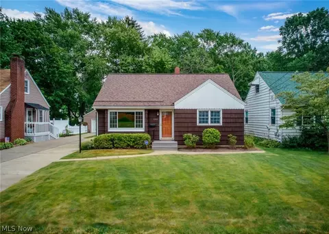 1360 Castlewood Ave SW, North Canton, OH 44720