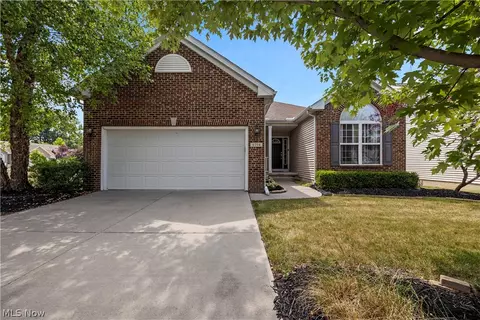 6214 Dogwood Ln, North Ridgeville, OH 44039