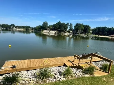 484 Hickery Cir, Willard, OH 44890 photo 9