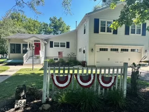 484 Hickery Cir, Willard, OH 44890 photo 2