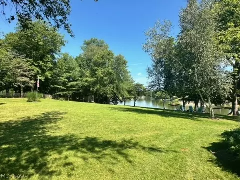 484 Hickery Cir, Willard, OH 44890 photo 4