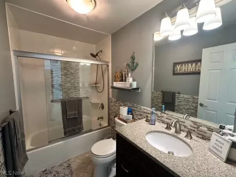 484 Hickery Cir, Willard, OH 44890 photo 29
